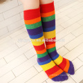 Personnalisé votre propre logo de marque chaussettes broderie OEM femmes hommes chaussettes arc-en-ciel chaussettes habillées à rayures colorées